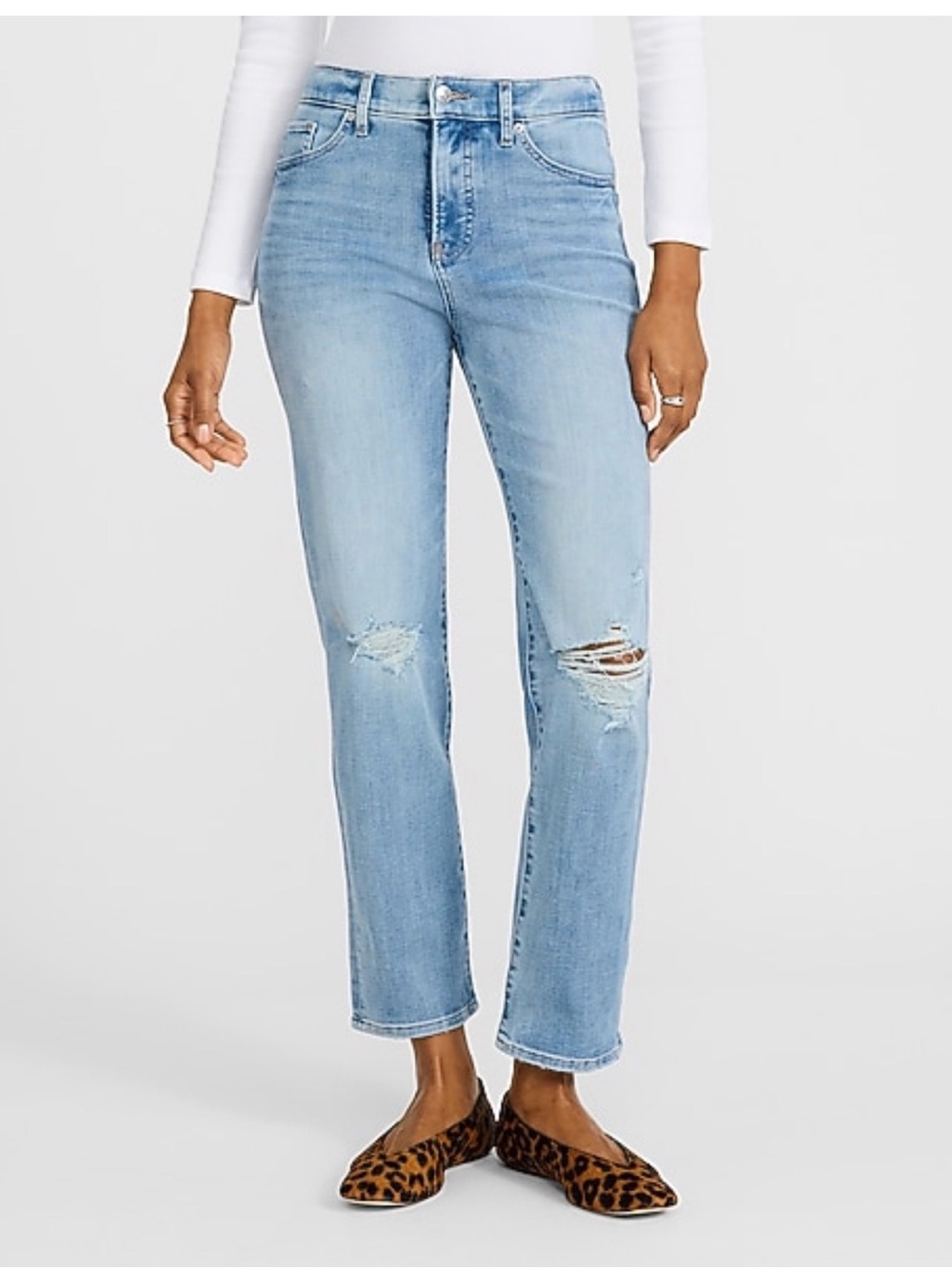 NWT EXPRESS Light Wash Distressed Straight-Leg Women’s Jeans